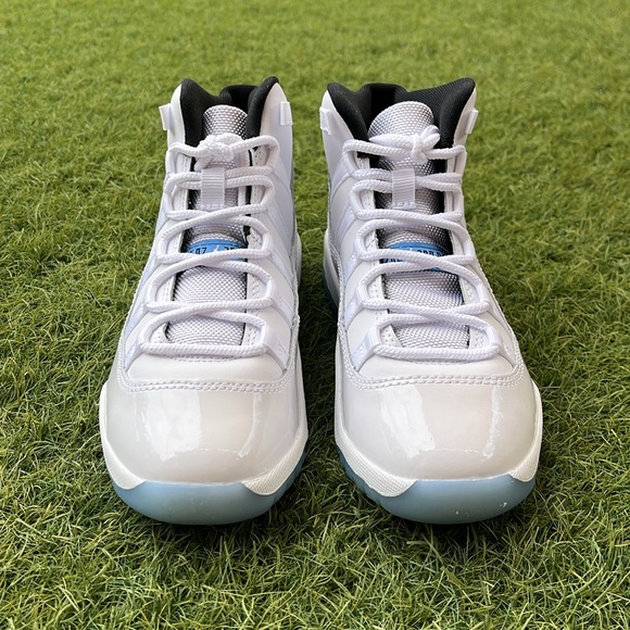 Jordan 11 Retro - Picture 2 of 5